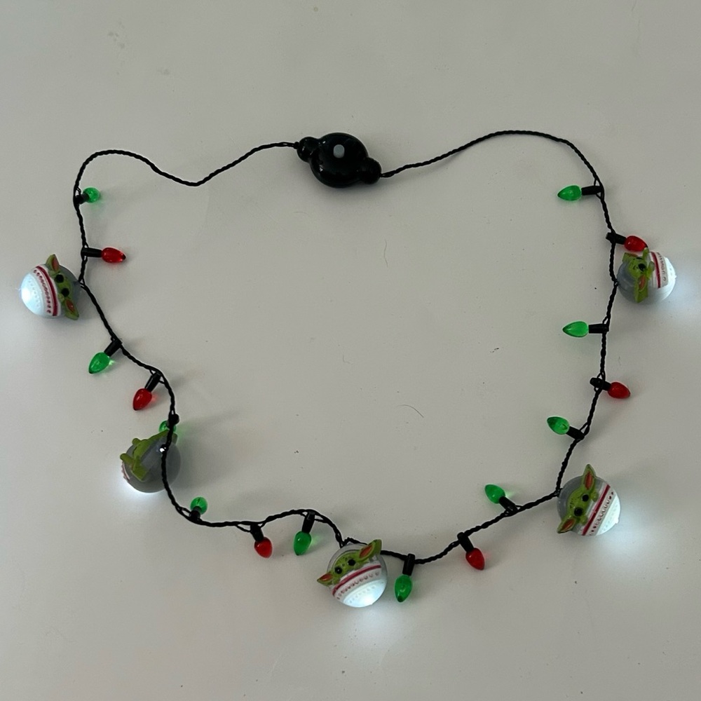 Star Wars Baby Yoda Grogu Mandalorian Light Up Necklace Lucasfilm Disney Parks